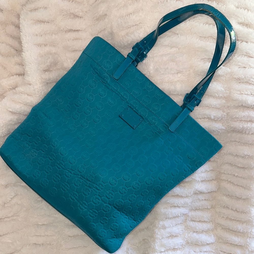 Michael Kors Signature Neoprene‎ Tote